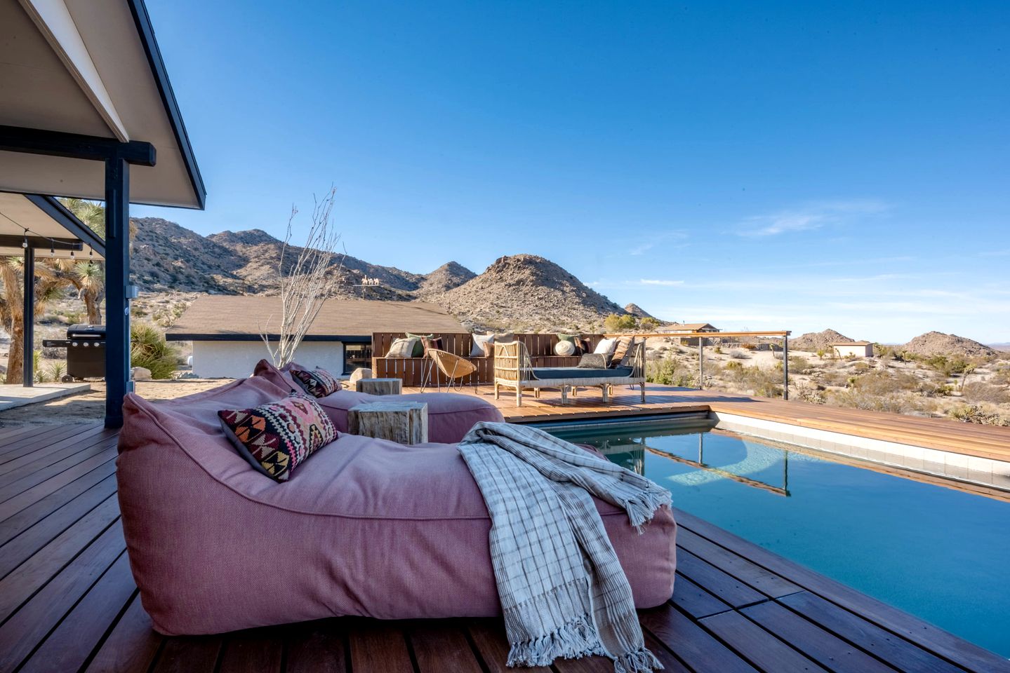 Elegant Vacation Rental with Swimming Pool and Barbecue in Joshua Tree, California