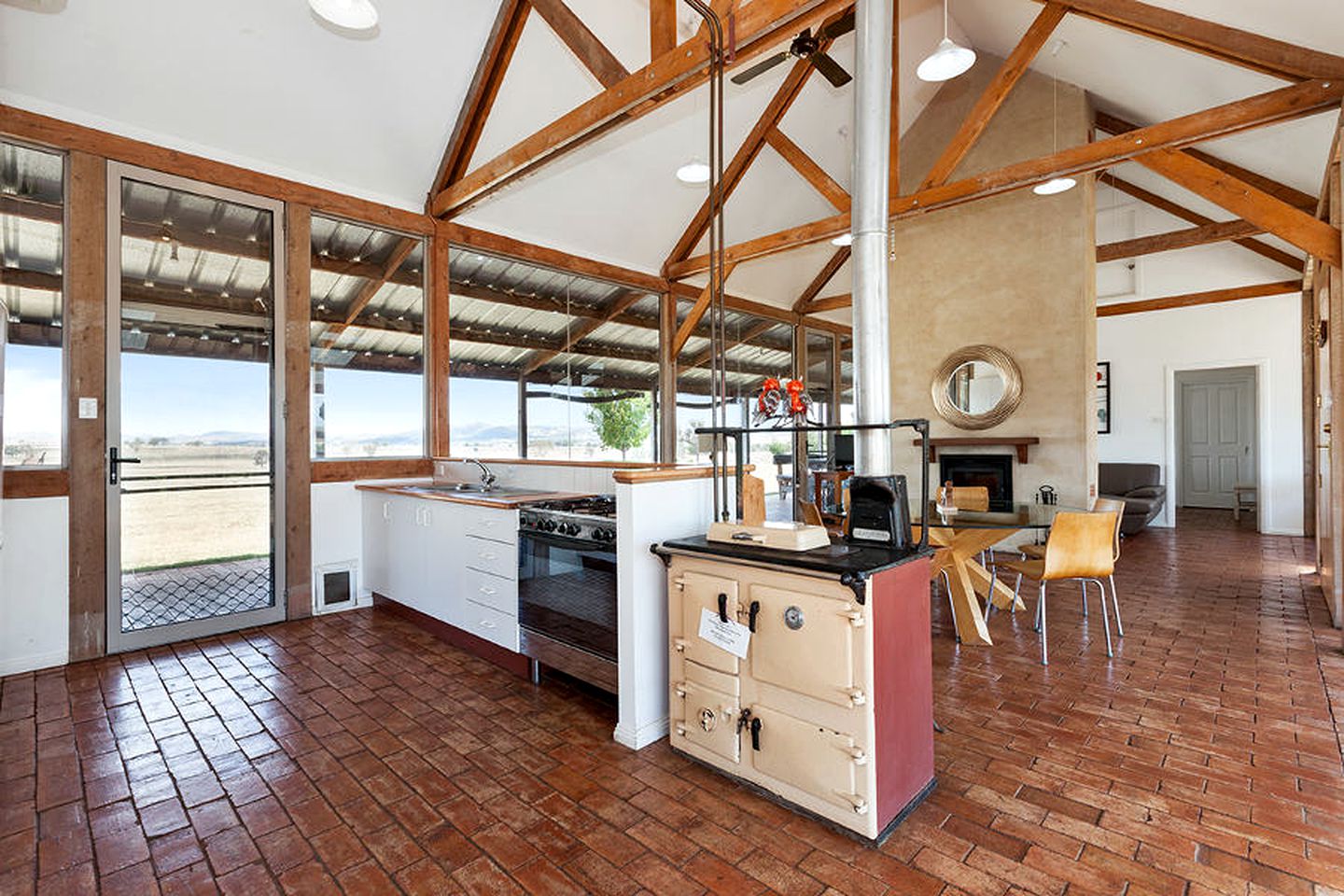 Luxurious Cottage Getaway with Double-Sided Fireplace in Gulgong, New South Wales