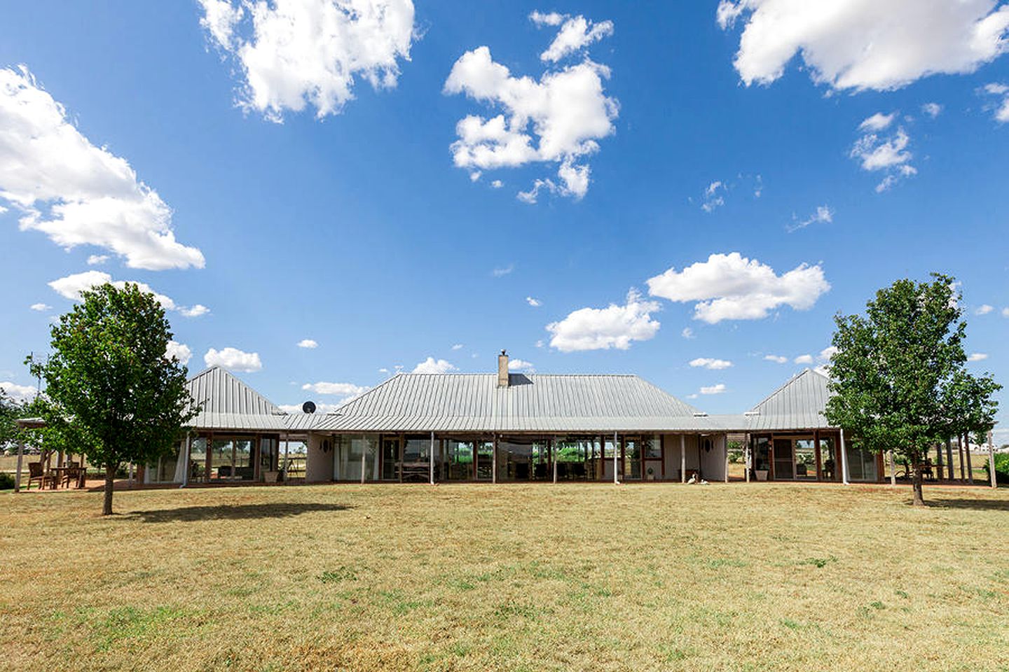 Luxurious Cottage Getaway with Double-Sided Fireplace in Gulgong, New South Wales