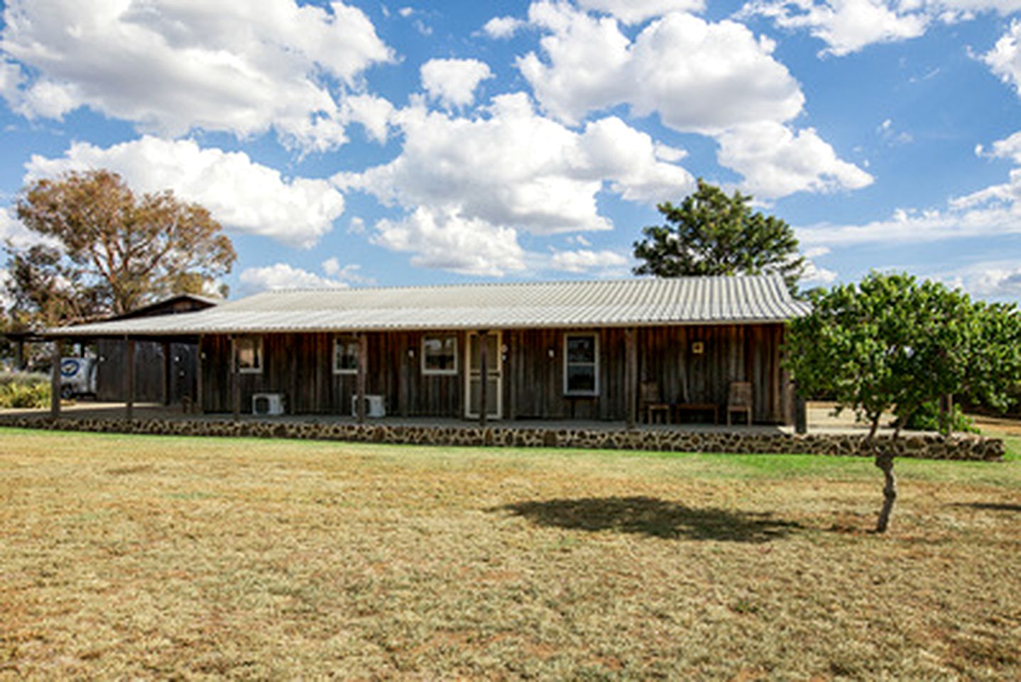 Luxurious Cabin Getaway with Spacious Veranda near Mudgee, New South Wales