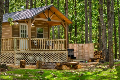 Escape to a Charming Cabin with Hot Tub & Covered Porch in Mentone, Alabama photo 3
