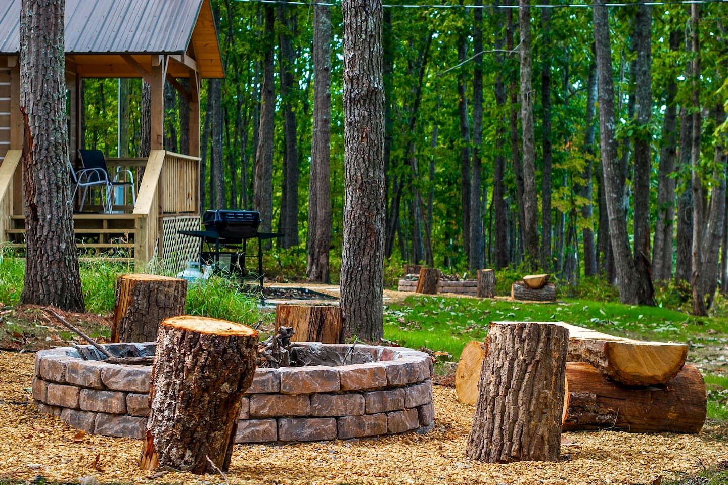 Escape to a Charming Cabin with Hot Tub & Covered Porch in Mentone, Alabama