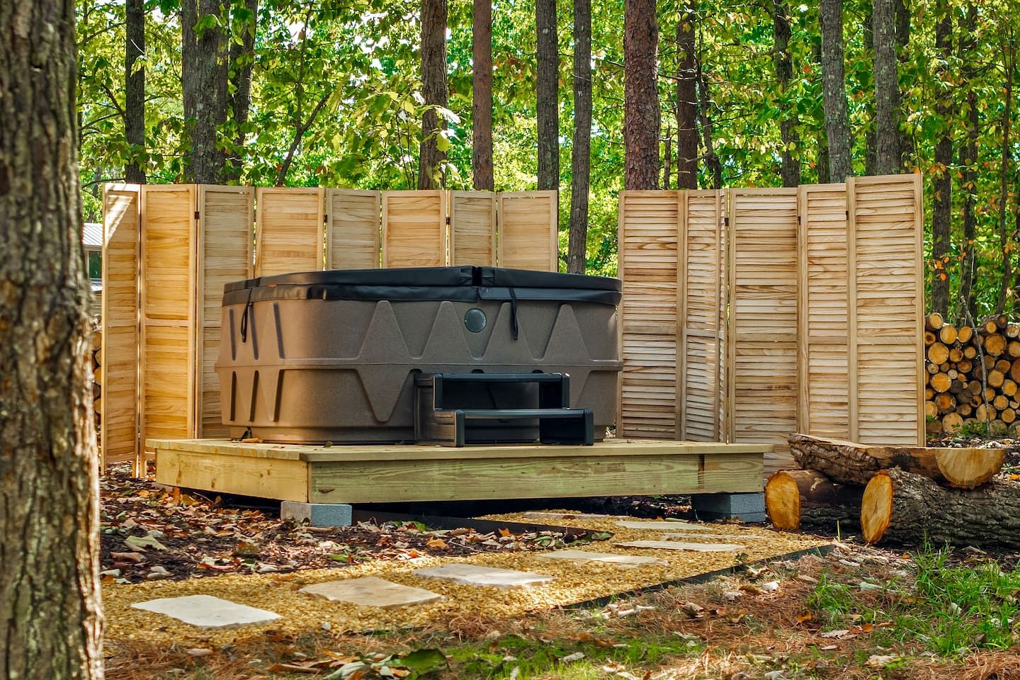 Escape to a Charming Cabin with Hot Tub & Covered Porch in Mentone, Alabama