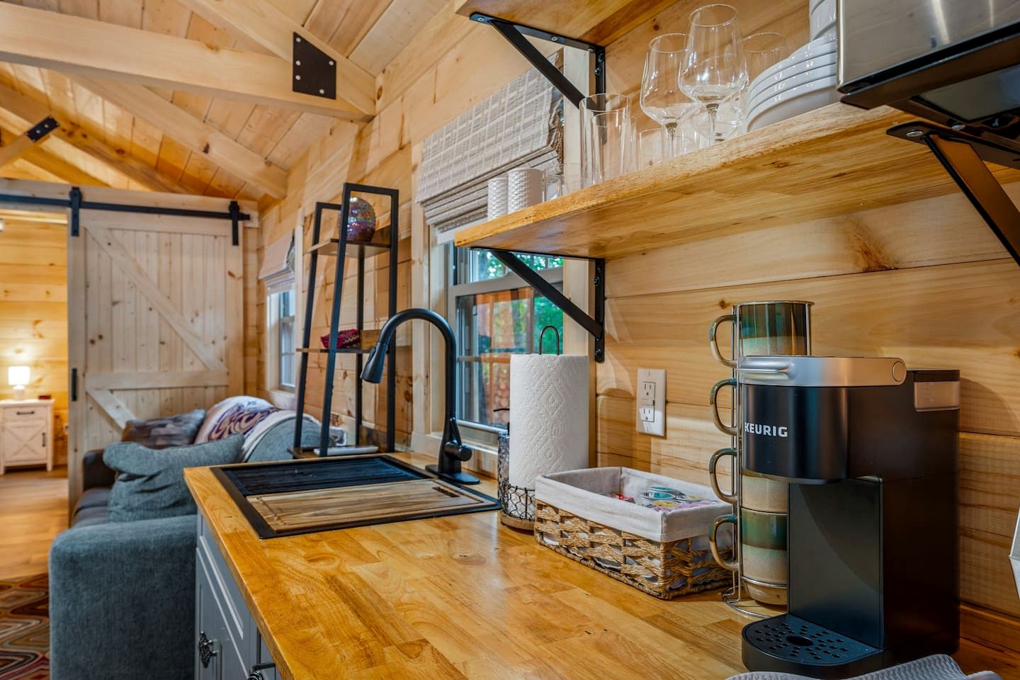 Escape to a Charming Cabin with Hot Tub & Covered Porch in Mentone, Alabama