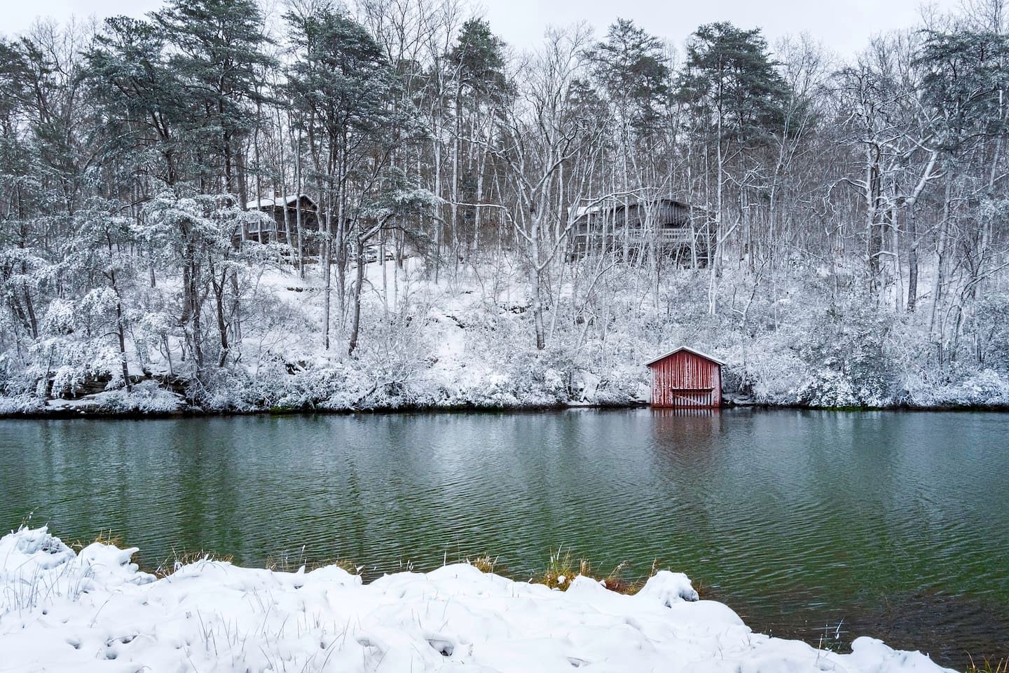 Escape to a Charming Cabin with Hot Tub & Covered Porch in Mentone, Alabama