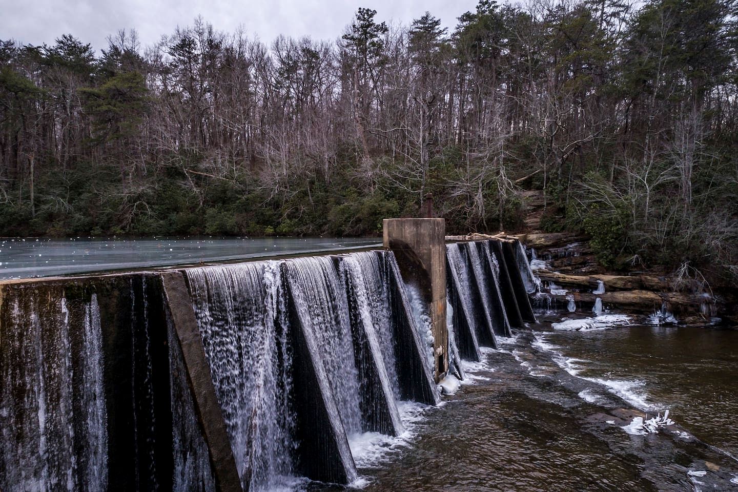 Escape to a Charming Cabin with Hot Tub & Covered Porch in Mentone, Alabama