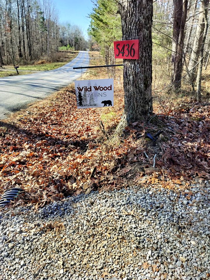 Escape to a Charming Cabin with Hot Tub & Covered Porch in Mentone, Alabama