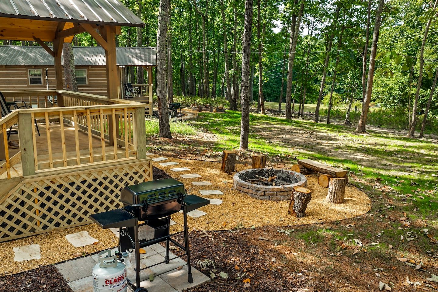 Escape to a Charming Cabin with Hot Tub & Covered Porch in Mentone, Alabama
