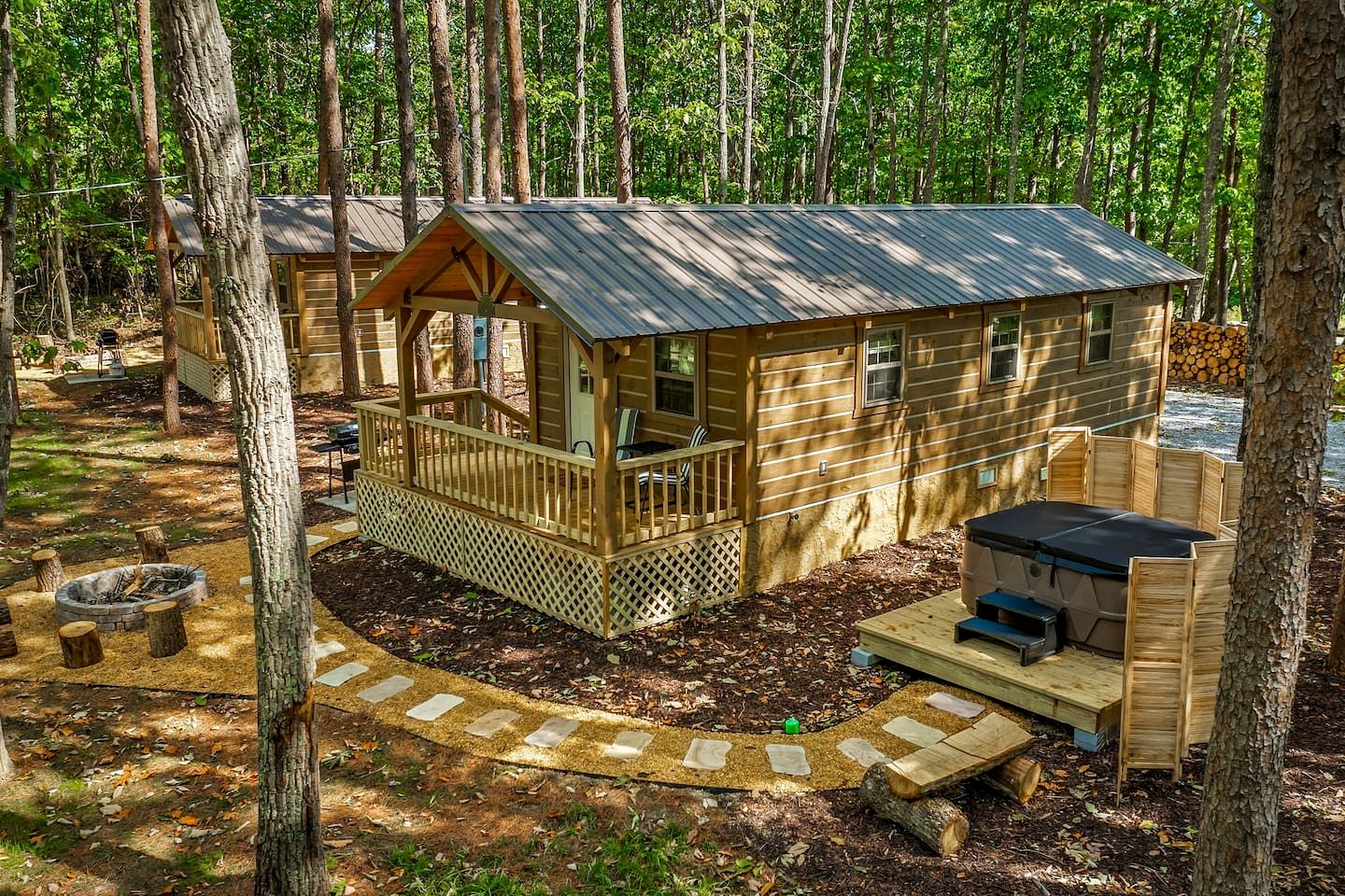 Escape to a Charming Cabin with Hot Tub & Covered Porch in Mentone, Alabama