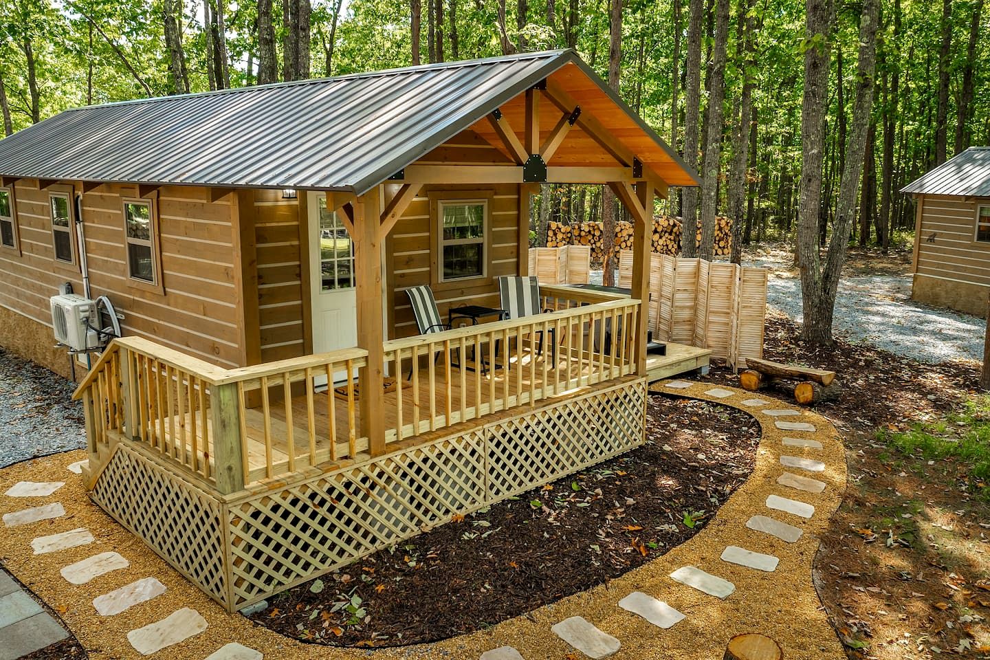 Escape to a Charming Cabin with Hot Tub & Covered Porch in Mentone, Alabama