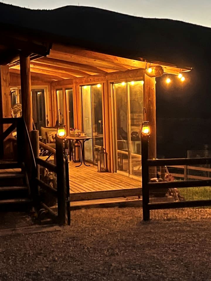 Amazing Log Cabin with Stunning Views in Conner, Montana