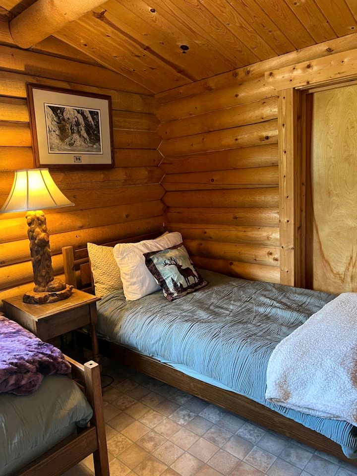 Amazing Log Cabin with Stunning Views in Conner, Montana