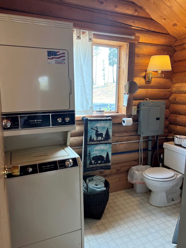 Amazing Log Cabin with Stunning Views in Conner, Montana