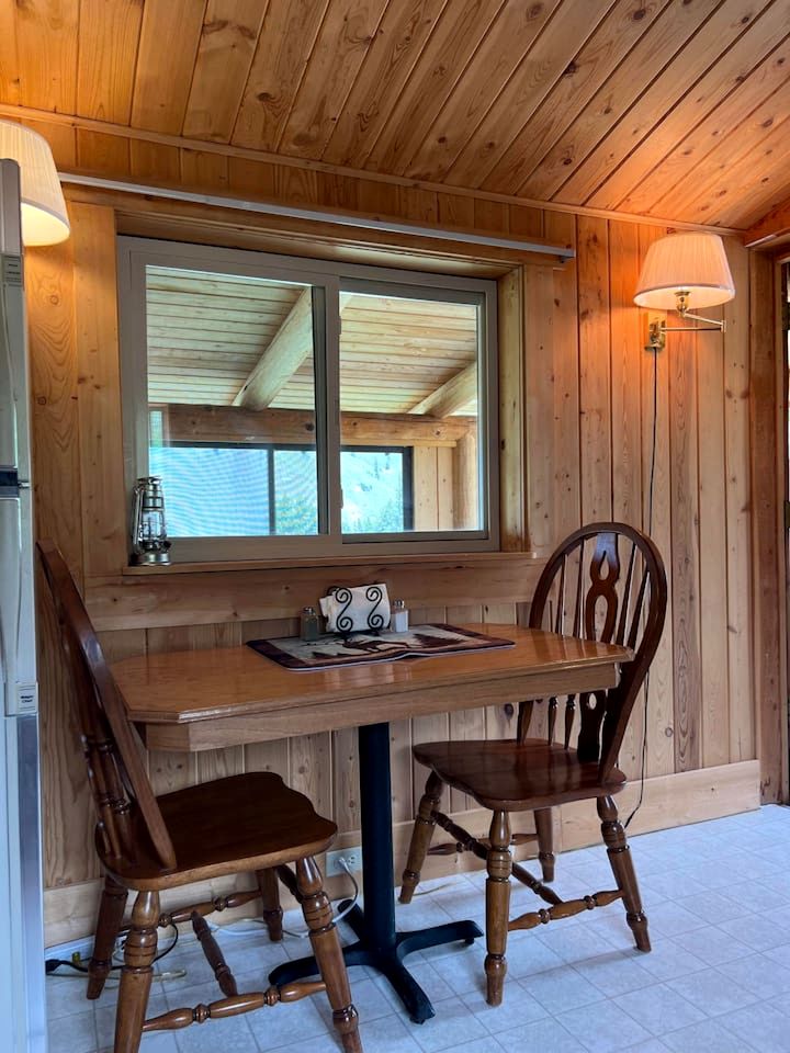 Amazing Log Cabin with Stunning Views in Conner, Montana