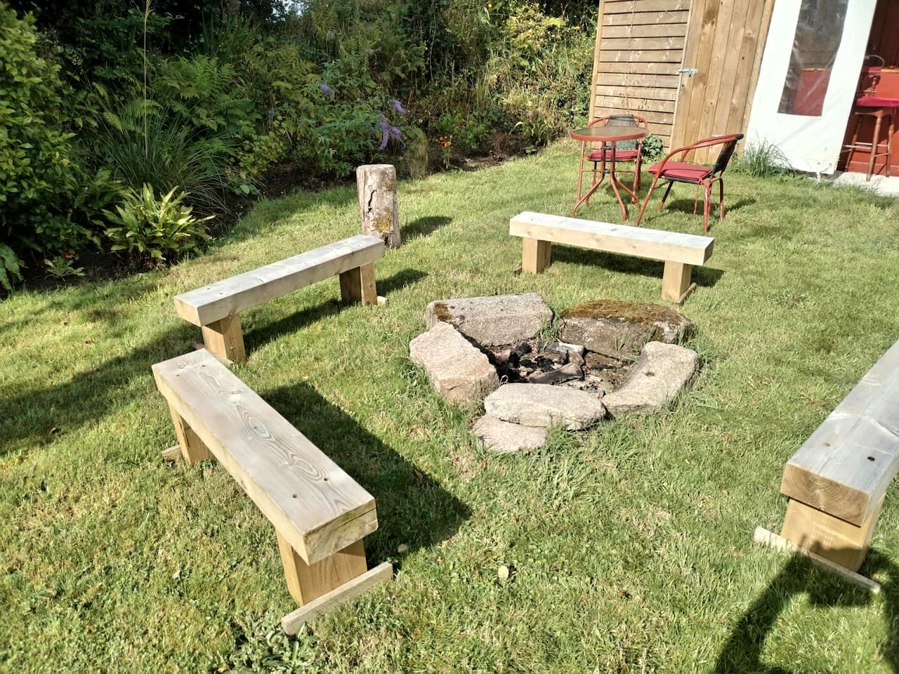 Slow Down Retreat: Countryside Views, Outdoor Bar & Fire Pit Seating in England, United Kingdom