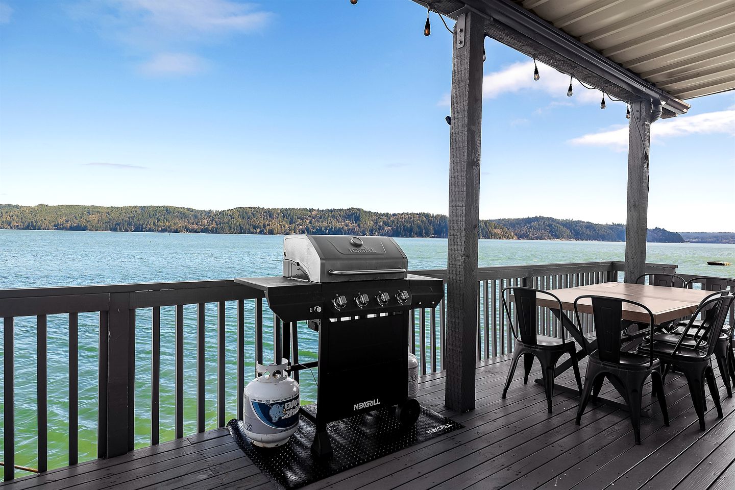 Gorgeous, Waterfront Beach Cottage on Oyster Bay with Easy Access to Olympic National Park