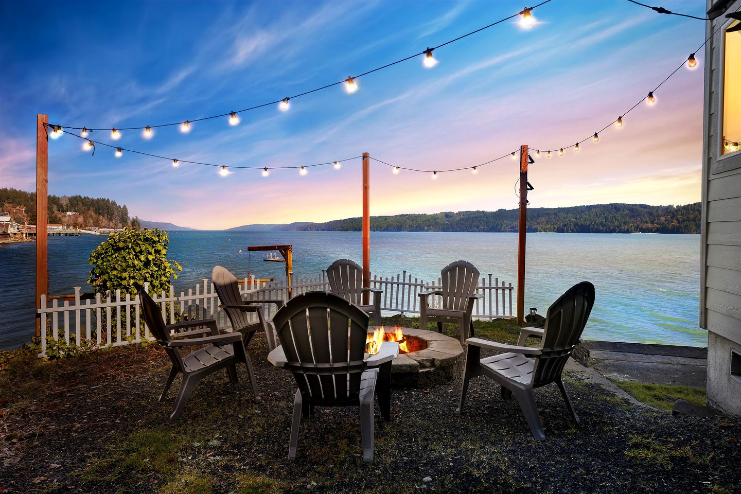 Gorgeous, Waterfront Beach Cottage on Oyster Bay with Easy Access to Olympic National Park