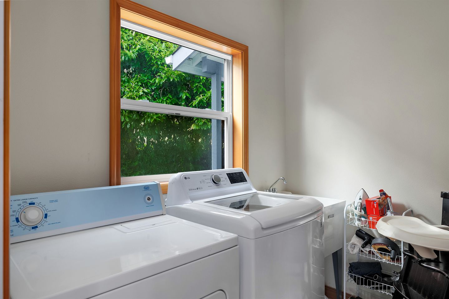 Gorgeous, Waterfront Beach Cottage on Oyster Bay with Easy Access to Olympic National Park