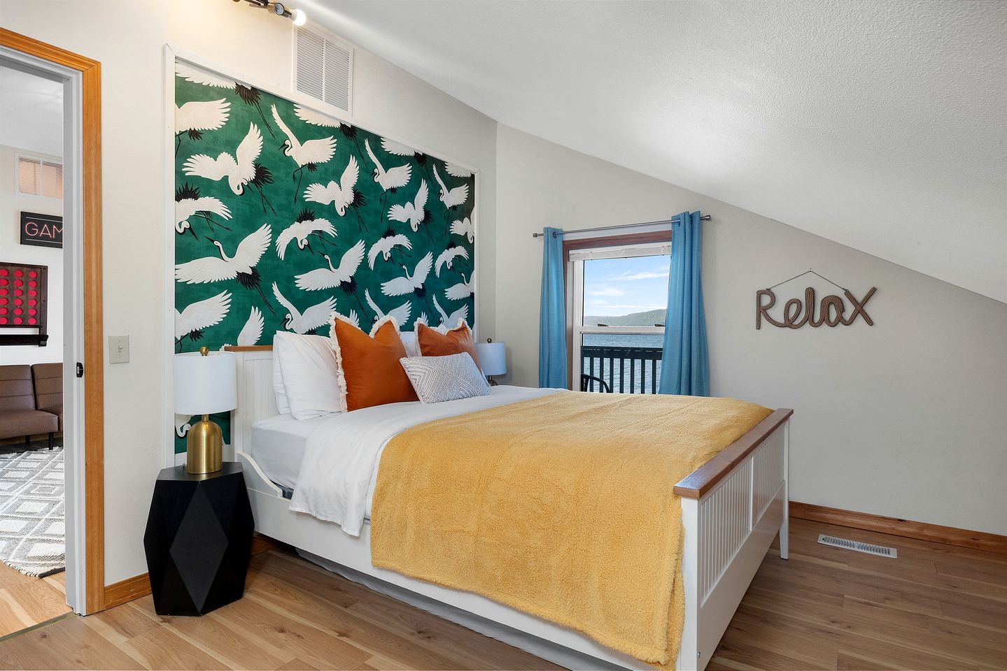 Gorgeous, Waterfront Beach Cottage on Oyster Bay with Easy Access to Olympic National Park