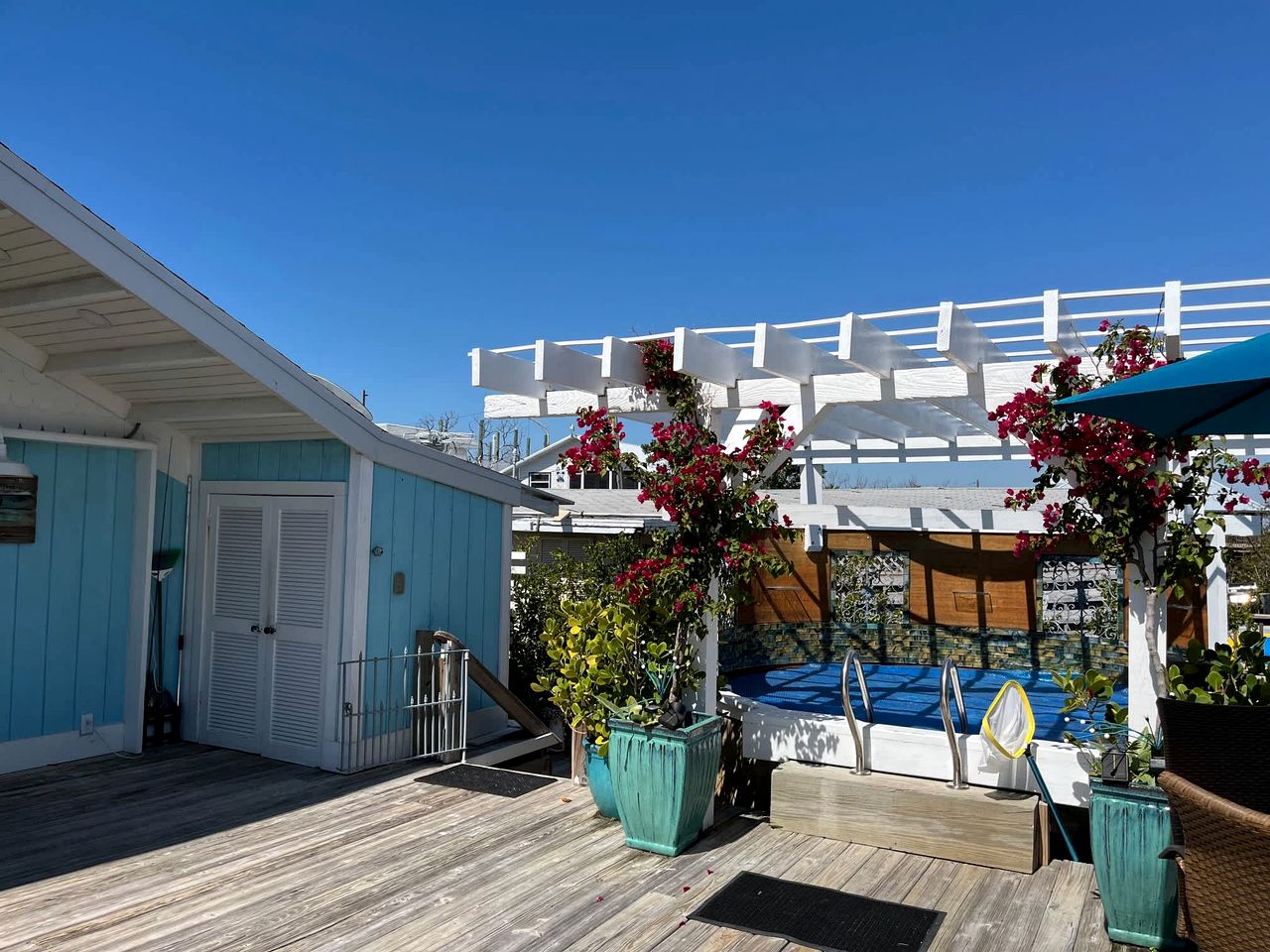 Beautiful Cottage on the Bay with Private Dock and Hot Tub for a Memorable Getaway on Little Gasparilla Island, Florida