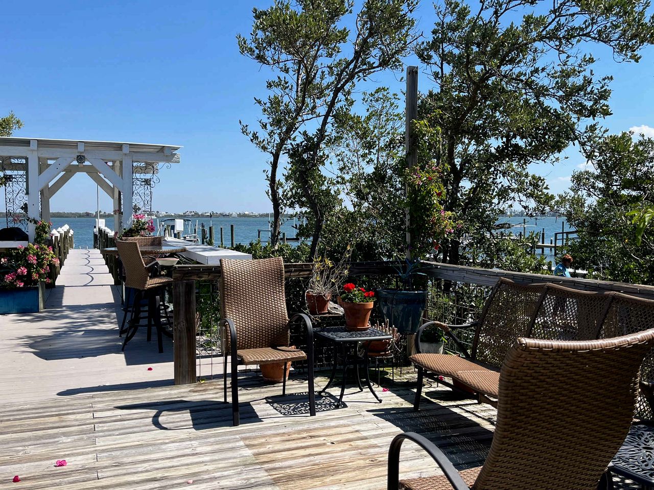 Beautiful Cottage on the Bay with Private Dock and Hot Tub for a Memorable Getaway on Little Gasparilla Island, Florida