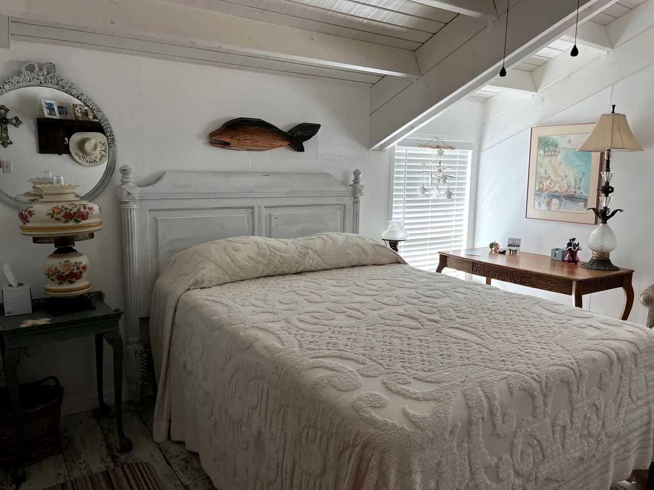 Beautiful Cottage on the Bay with Private Dock and Hot Tub for a Memorable Getaway on Little Gasparilla Island, Florida