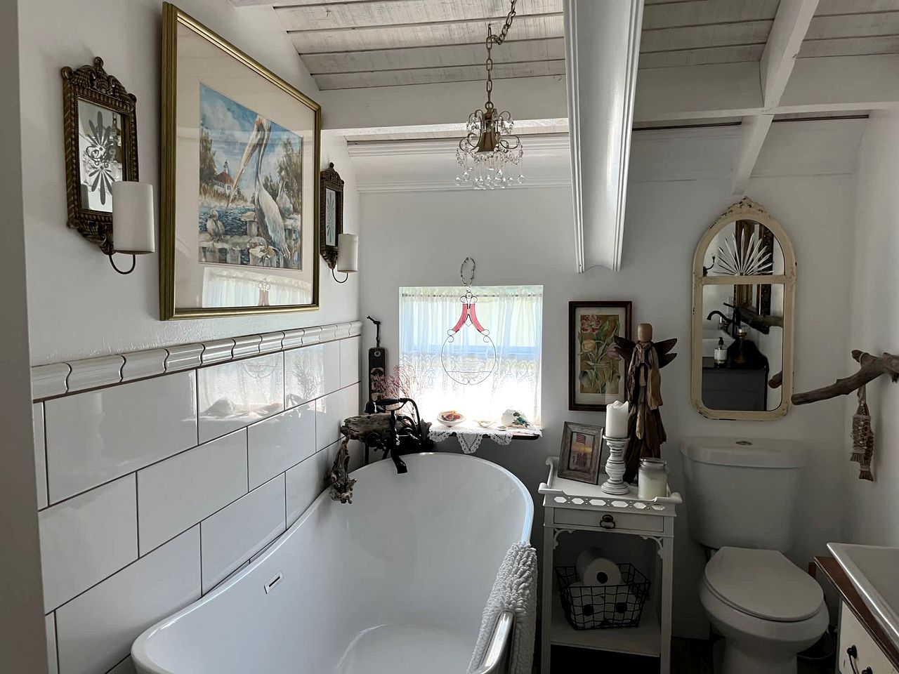 Beautiful Cottage on the Bay with Private Dock and Hot Tub for a Memorable Getaway on Little Gasparilla Island, Florida