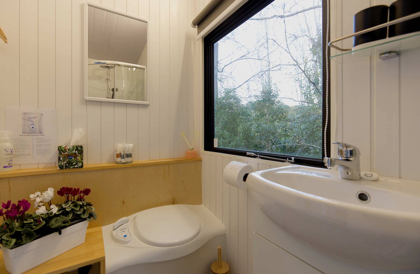 Peaceful Tiny House with Stunning Landscape next to Waianakarua River in South Island, New Zealand