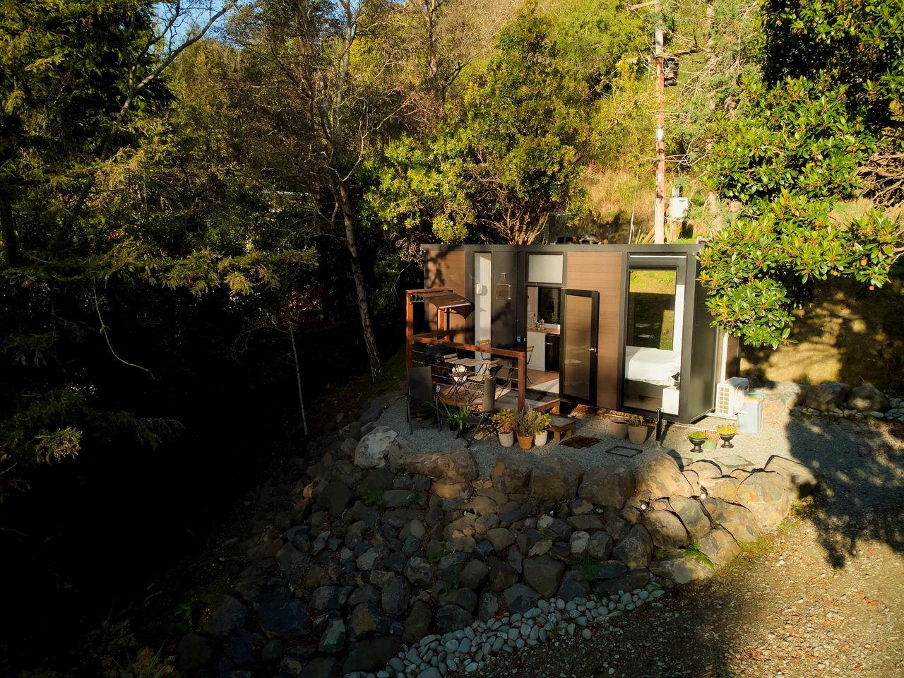 Peaceful Tiny House with Stunning Landscape next to Waianakarua River in South Island, New Zealand