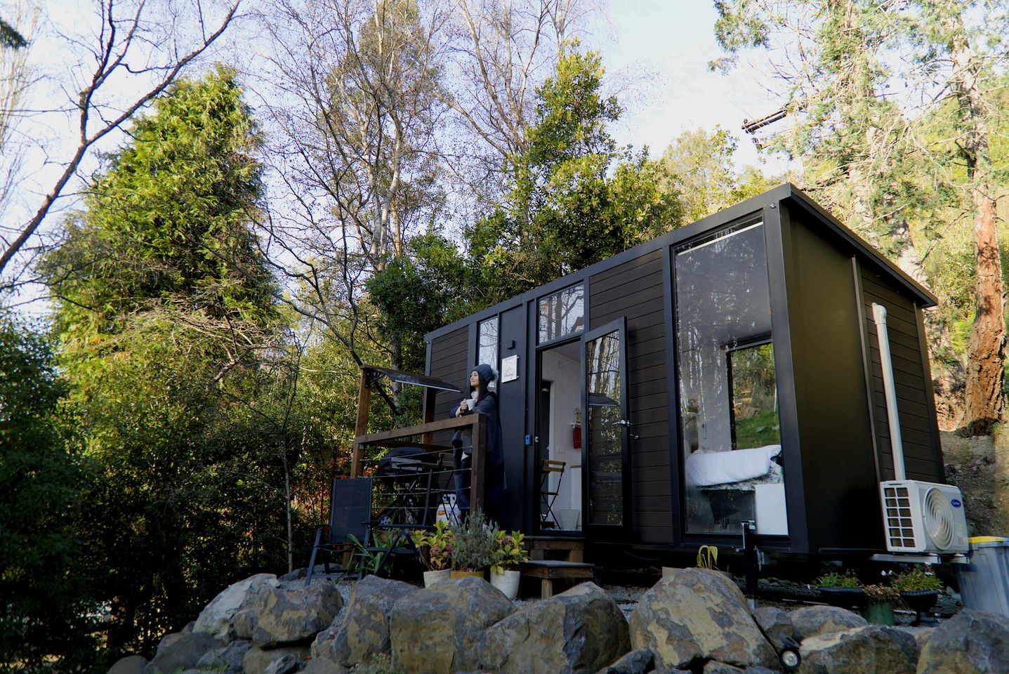 Peaceful Tiny House with Stunning Landscape next to Waianakarua River in South Island, New Zealand