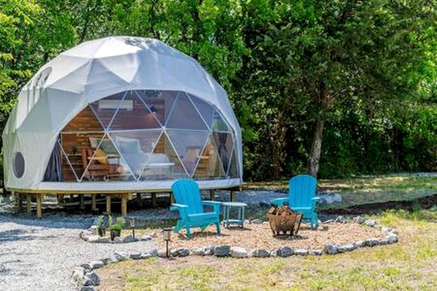Enchanting Glamping Dome with Fire Pit & Stargazing near Wolfe City, Texas