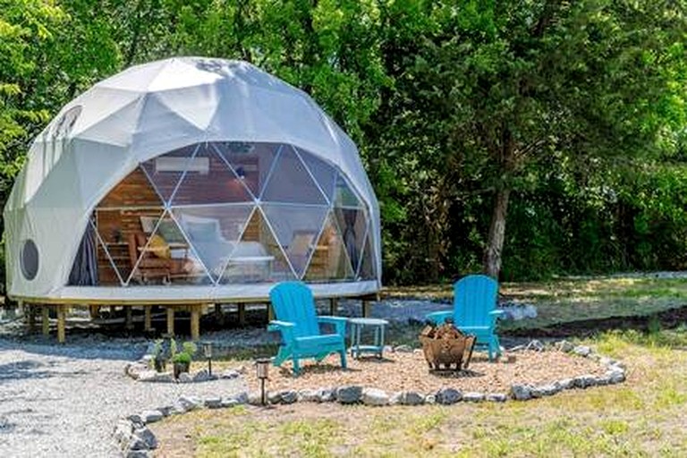 Enchanting Glamping Dome with Fire Pit & Stargazing near Wolfe City, Texas
