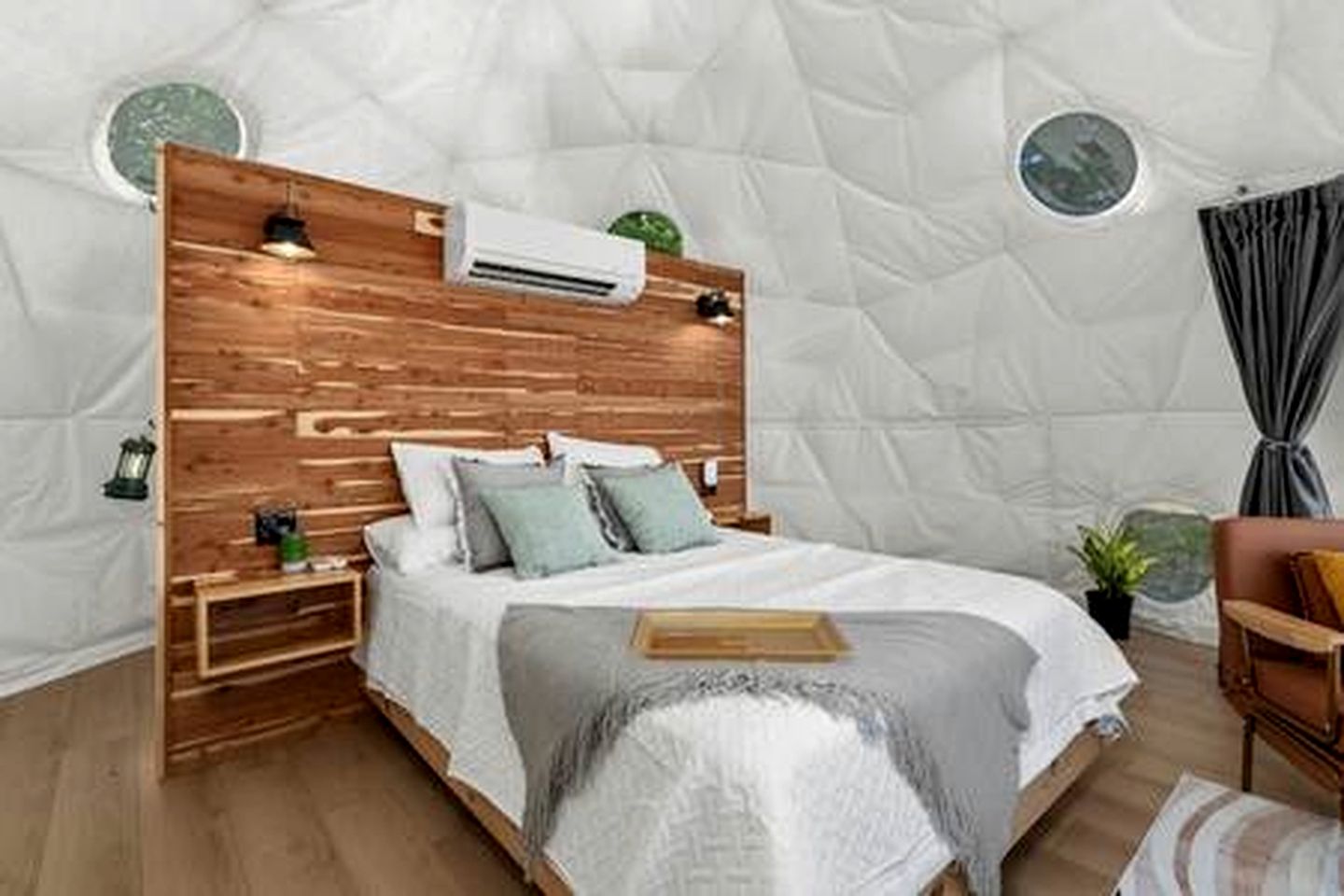 Enchanting Glamping Dome with Fire Pit & Stargazing near Wolfe City, Texas