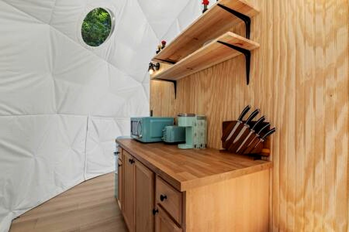 Enchanting Glamping Dome with Fire Pit & Stargazing near Wolfe City, Texas