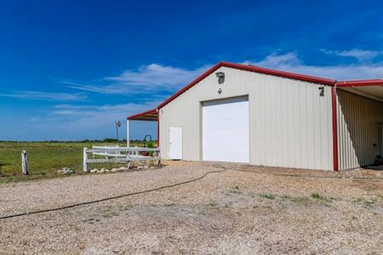 Domes (United States of America, Wolfe City, Texas)