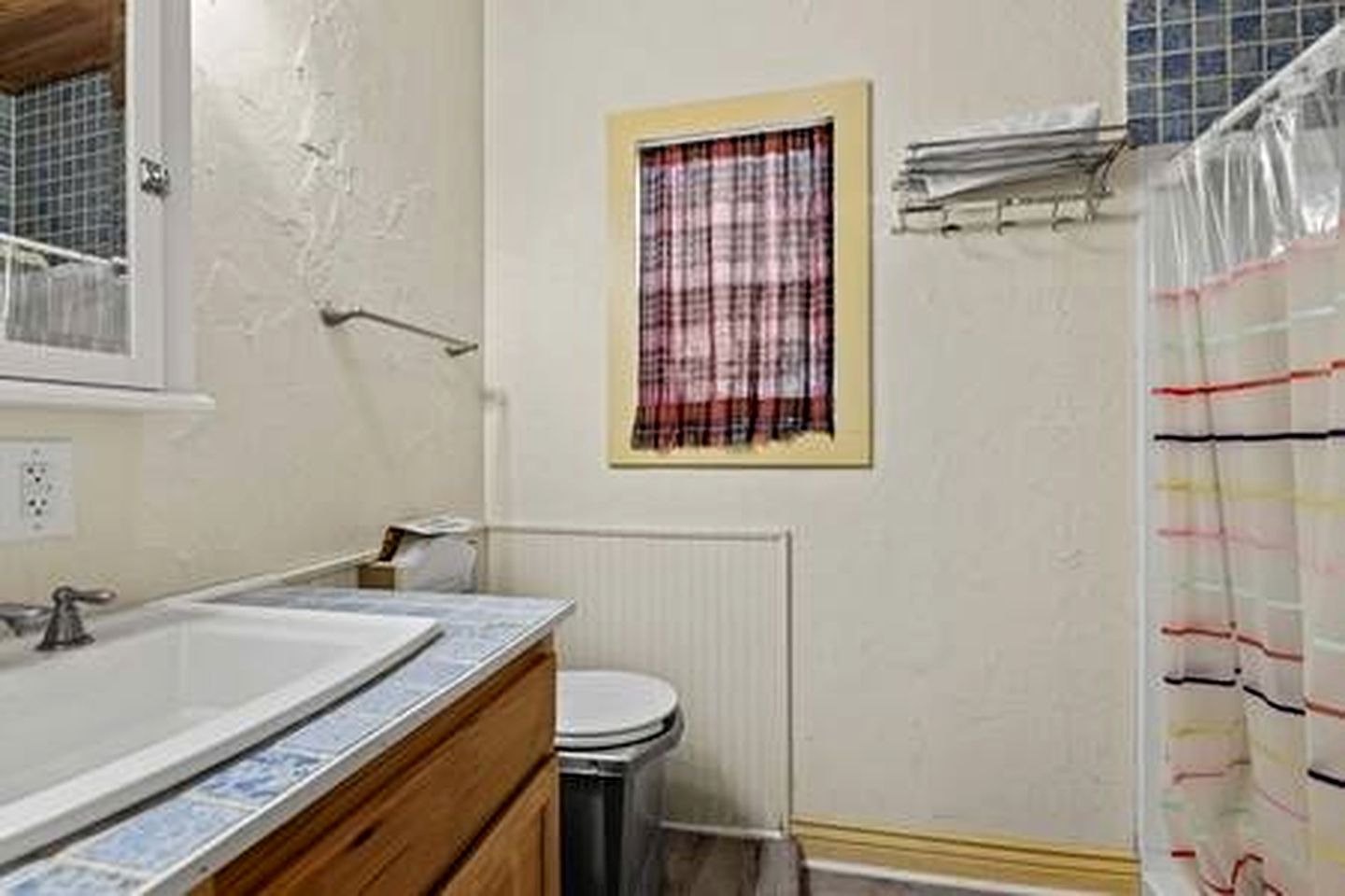 Enchanting Glamping Dome with Fire Pit & Stargazing near Wolfe City, Texas