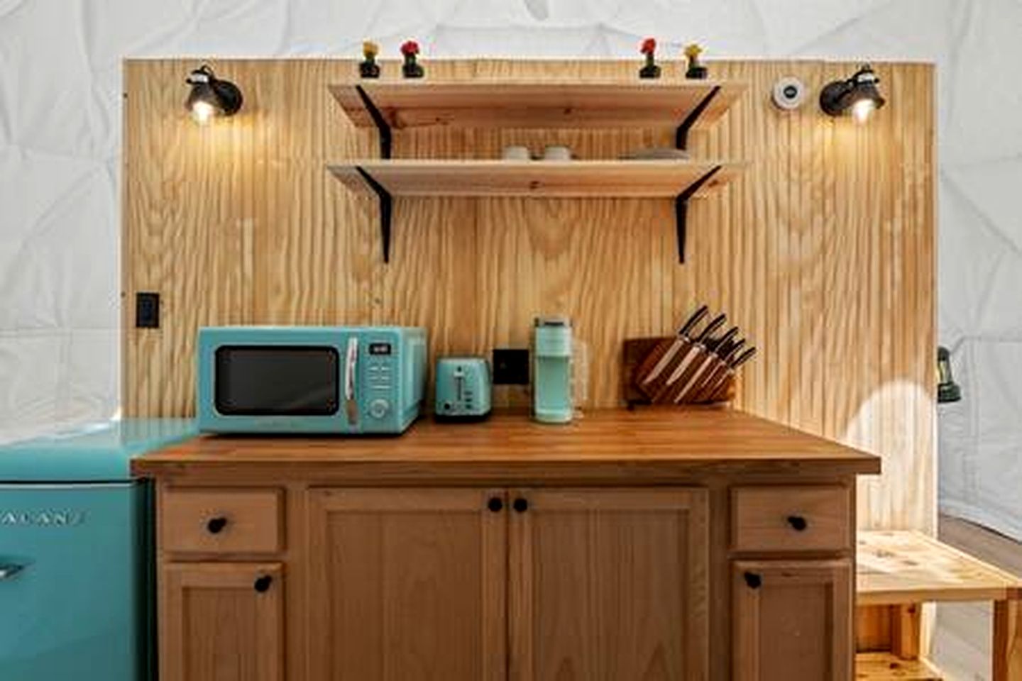 Enchanting Glamping Dome with Fire Pit & Stargazing near Wolfe City, Texas