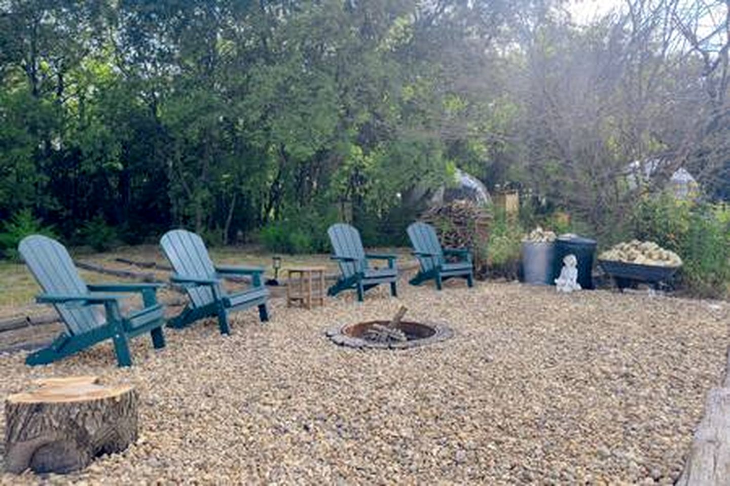 Enchanting Glamping Dome with Fire Pit & Stargazing near Wolfe City, Texas