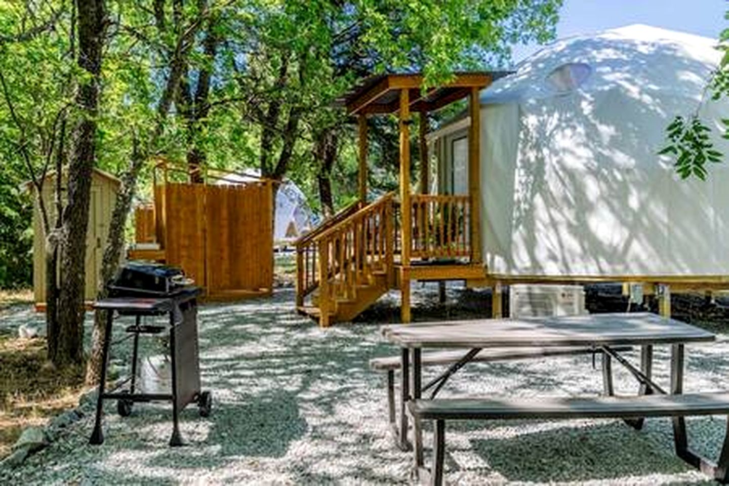 Enchanting Glamping Dome with Fire Pit & Stargazing near Wolfe City, Texas