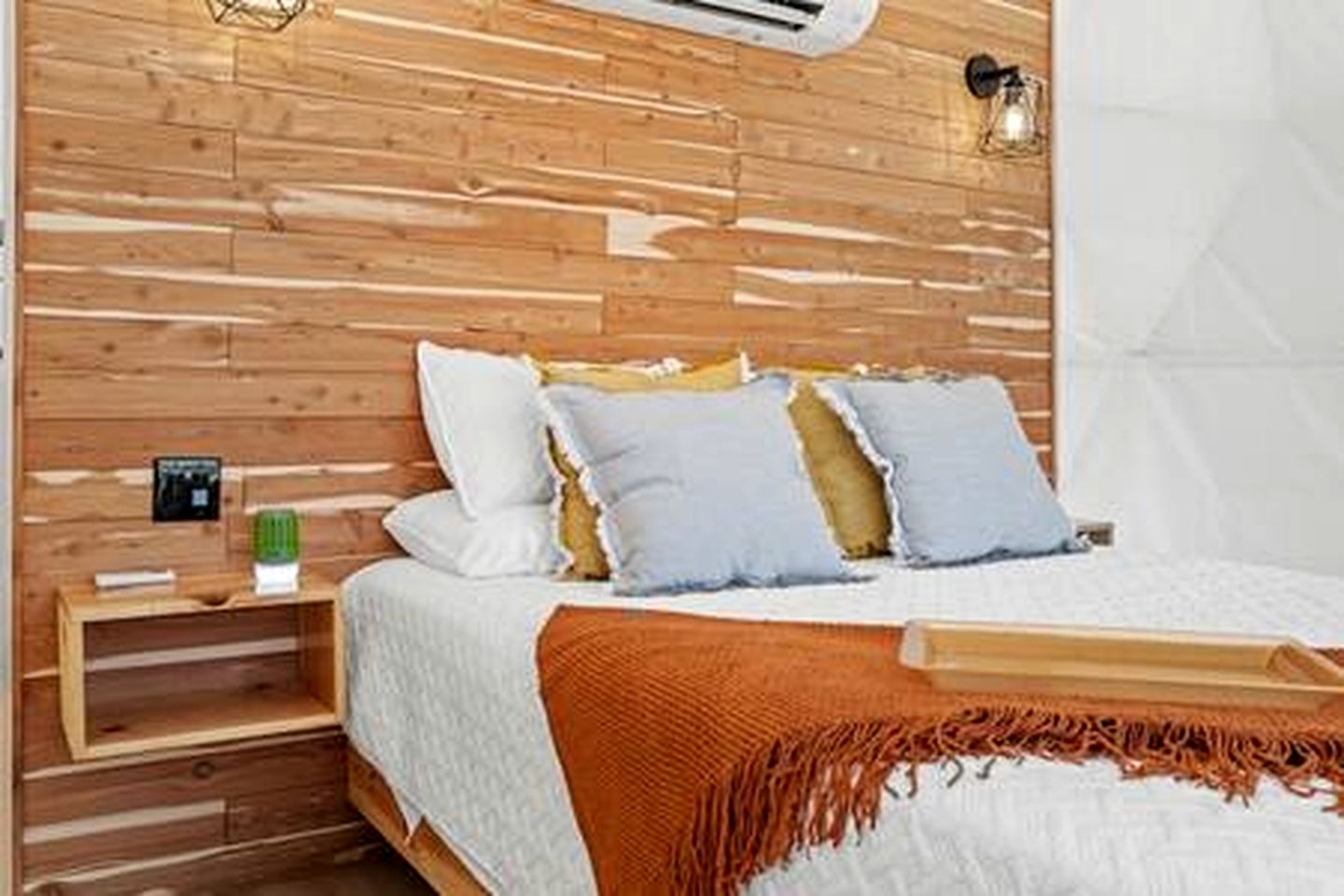 Unique Woodland Glamping Dome with Stargazing & Nature Retreat near Wolfe City, TX