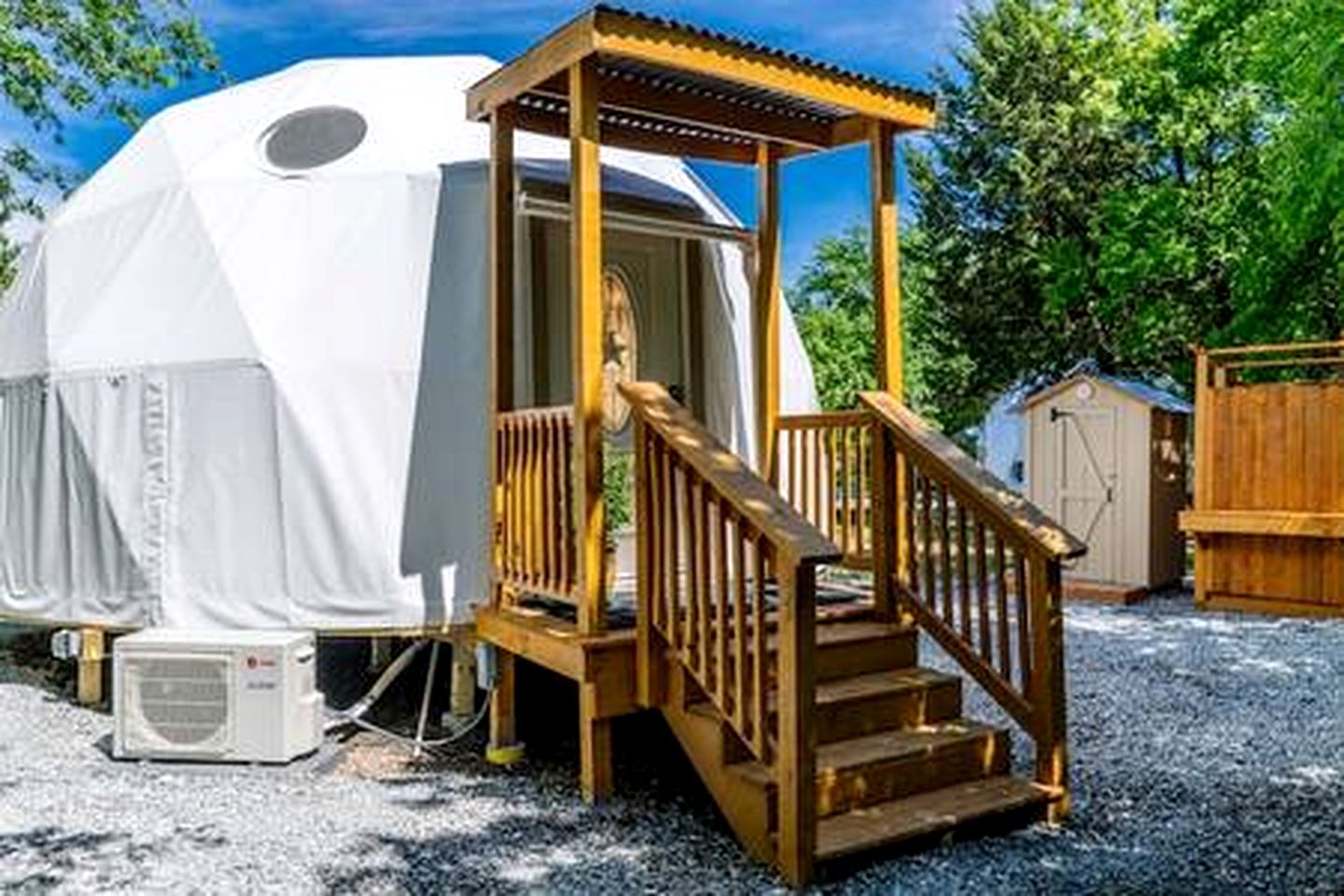 Unique Woodland Glamping Dome with Stargazing & Nature Retreat near Wolfe City, TX