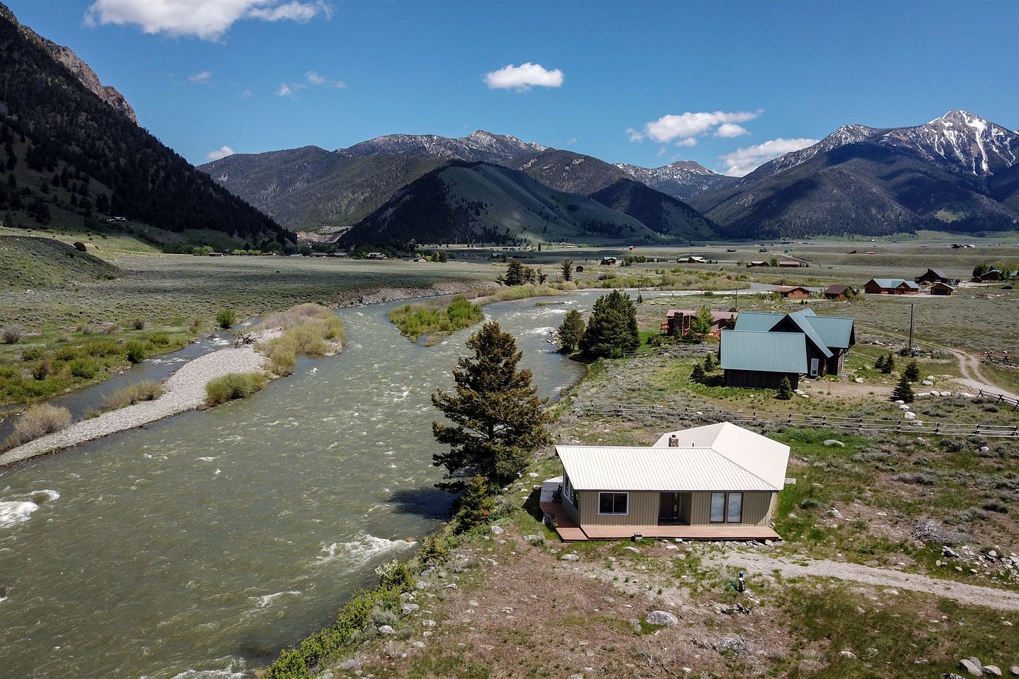 Quaint Vacation Rental with Madison River Views near Yellowstone in Southwest Montana