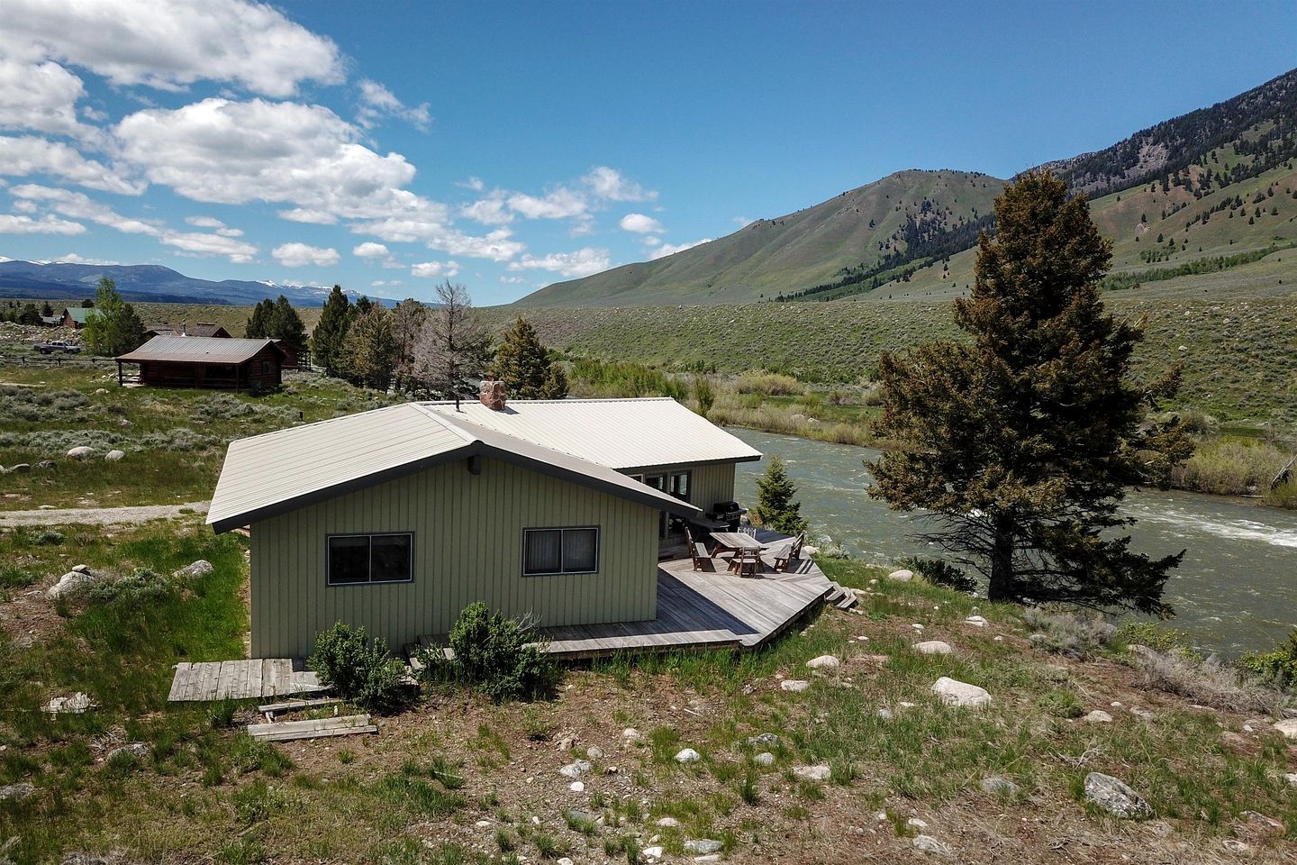 Quaint Vacation Rental with Madison River Views near Yellowstone in Southwest Montana