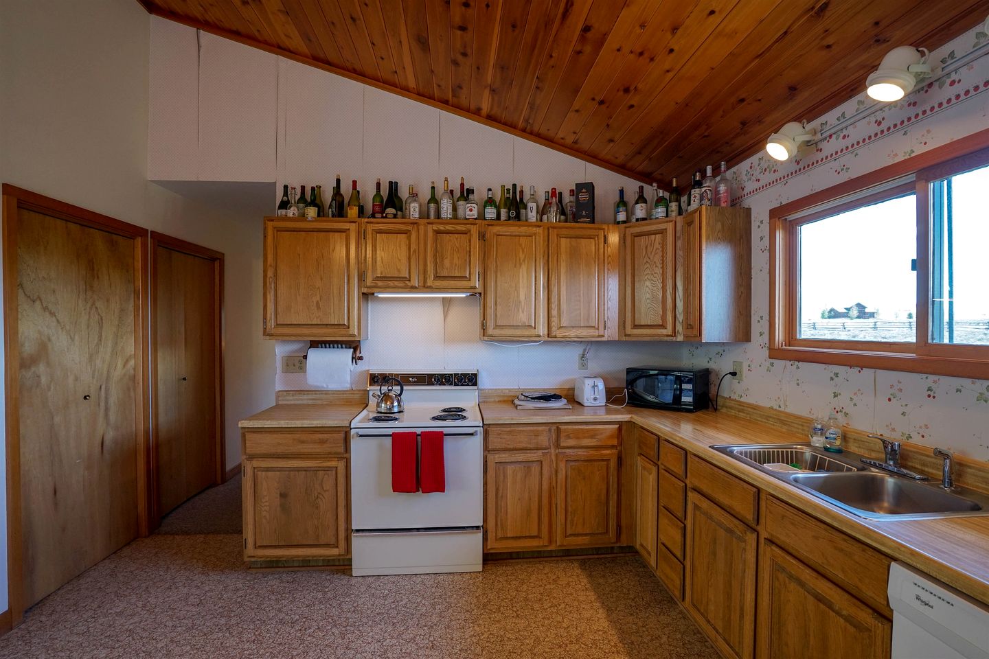 Quaint Vacation Rental with Madison River Views near Yellowstone in Southwest Montana