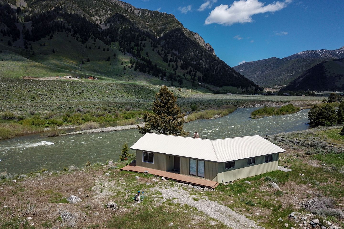 Quaint Vacation Rental with Madison River Views near Yellowstone in Southwest Montana