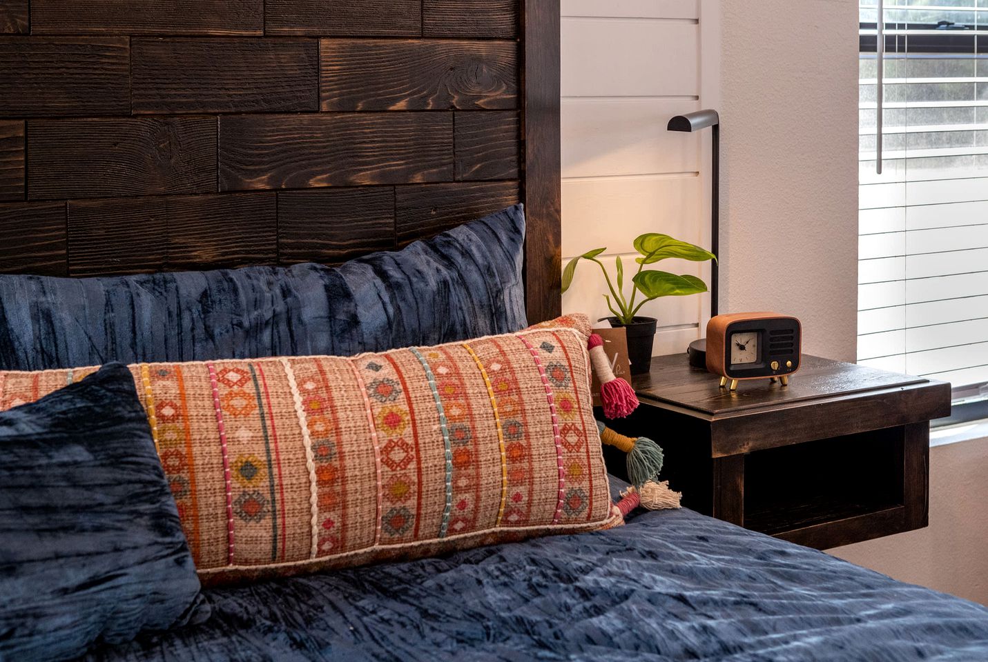 Colorful, Wheelchair Accessible Cabin for Two in Waco, Texas