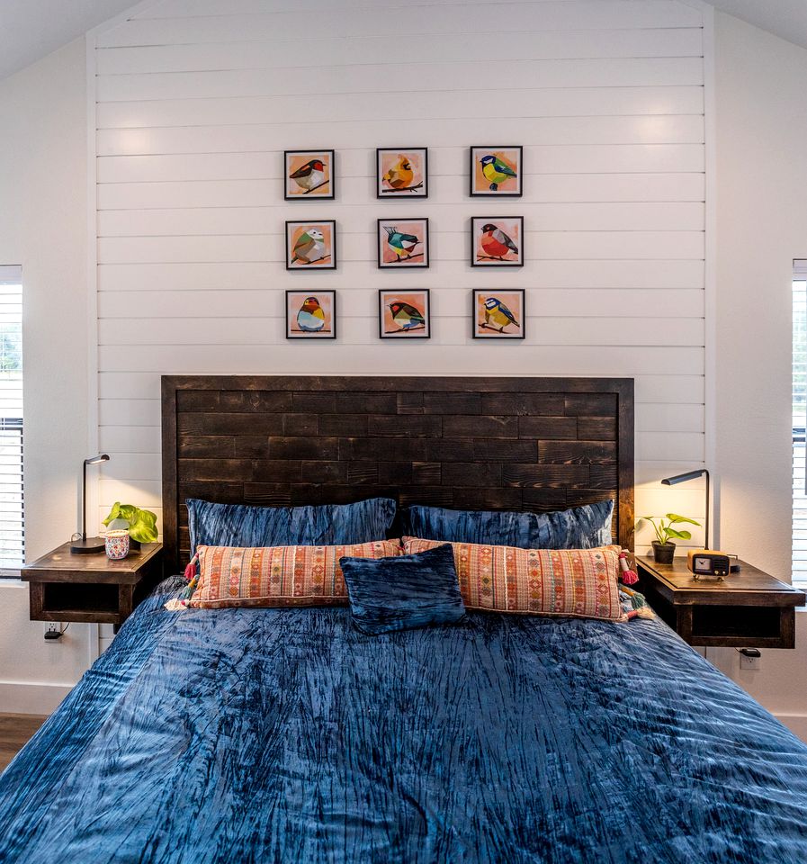 Colorful, Wheelchair Accessible Cabin for Two in Waco, Texas