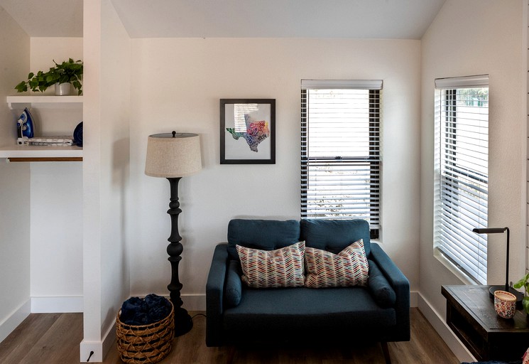 Cabins (United States of America, Elm Mott, Texas)