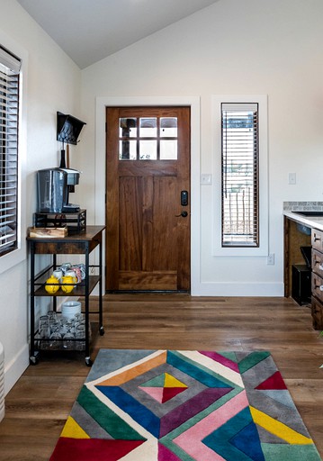 Cabins (United States of America, Elm Mott, Texas)