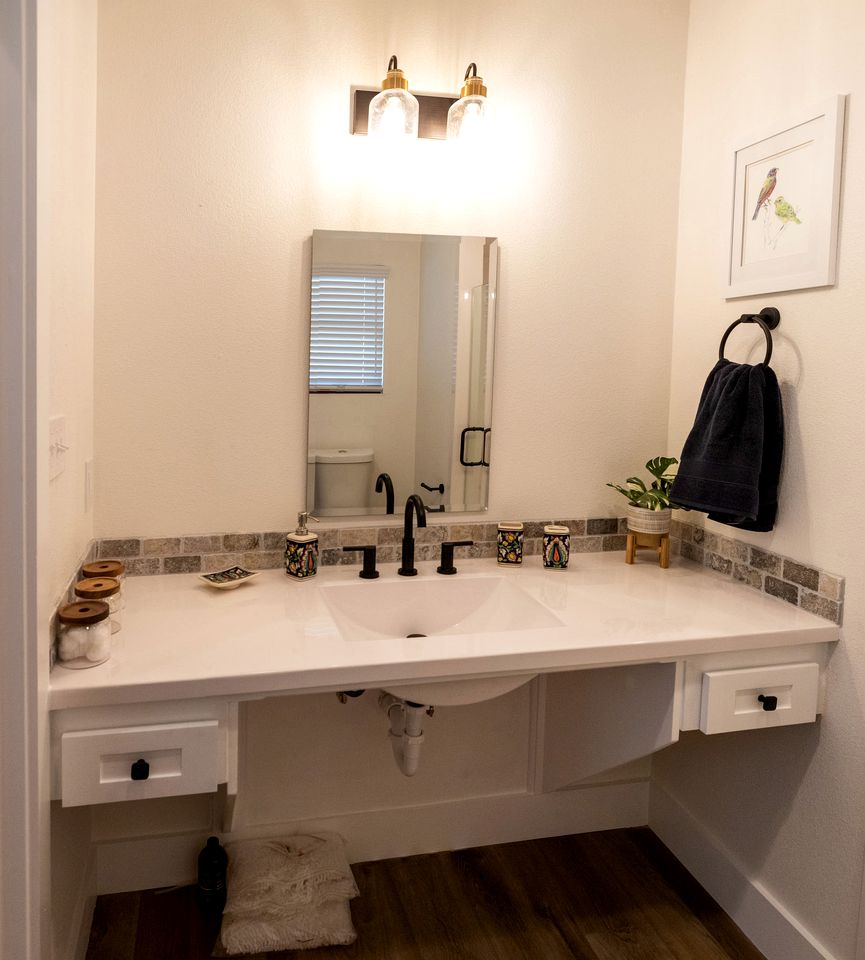 Colorful, Wheelchair Accessible Cabin for Two in Waco, Texas